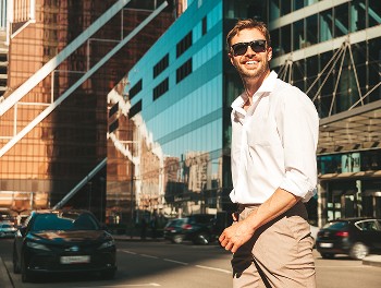 Ejecutivo en zona financiera, innovación en seguros